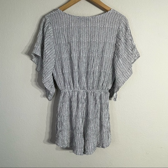 Audrey 3+1 Rayon Tie Front Flowy Sleeve Romper Size Small - Picture 2 of 6